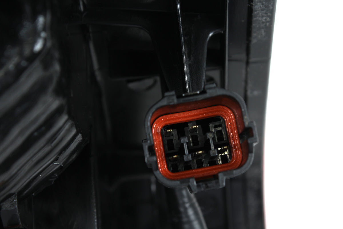 GENUINE Trunk Tail lamp RIGHT PASSENGER RH for 09-14 Kia Sedona 924024J000